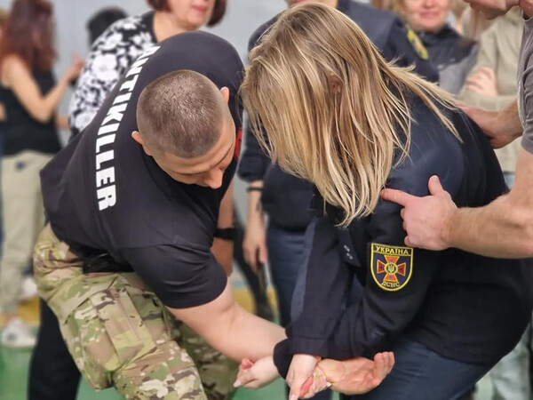 Співробітники "Антикілер" провели заняття з самооборони для жіночого особового складу ГУ ДСНС України в Одеській області