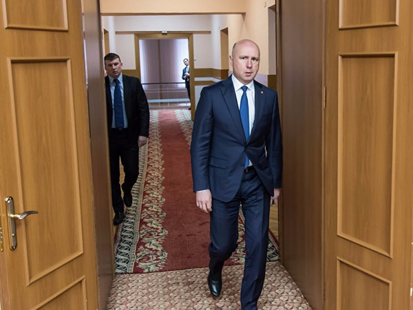 Премьер-министр Молдовы лишил госохраны Воронина и Лупу