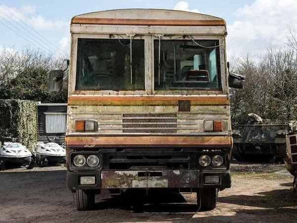 Бронированный автобус "Железной леди"