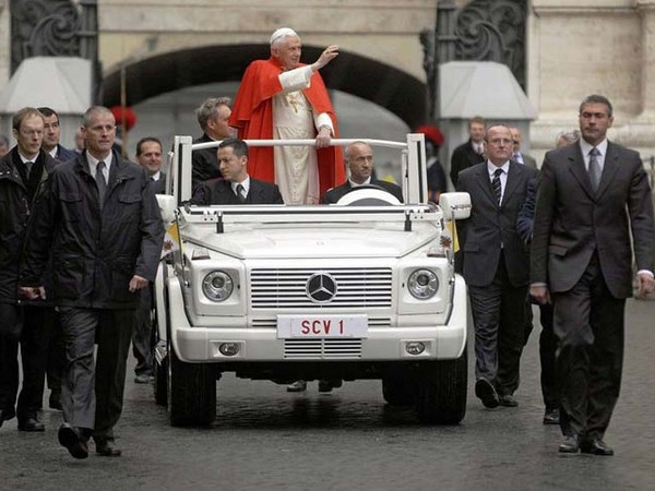 Папа Римский и его автомобили